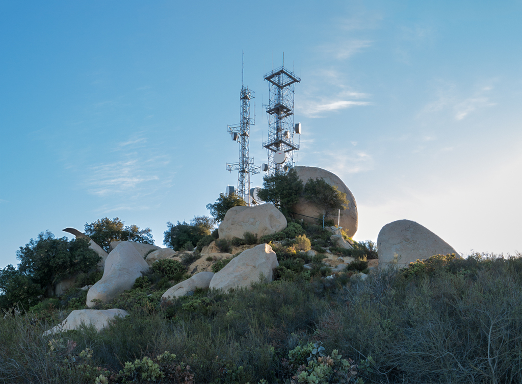 Looking up at Potato Chip Rock during the week day with no one around