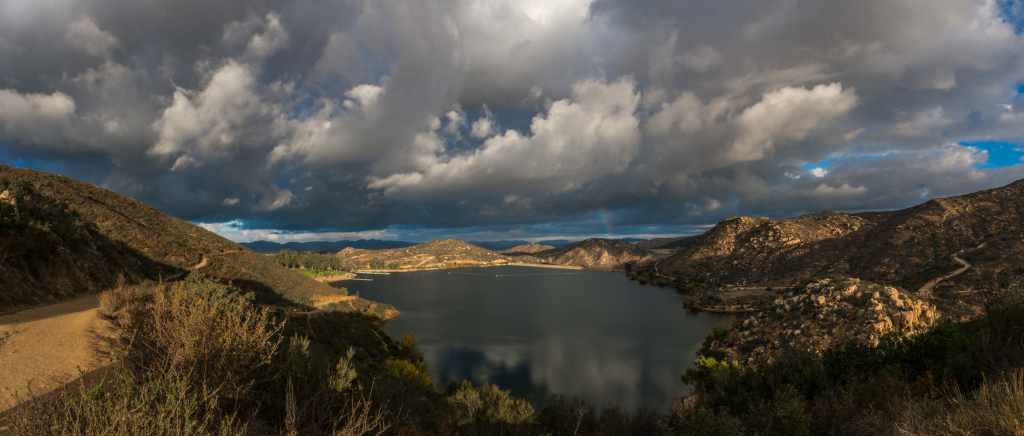 Looking back down at Lake Poway as I head for the first hill on the way up to Mt Woodson